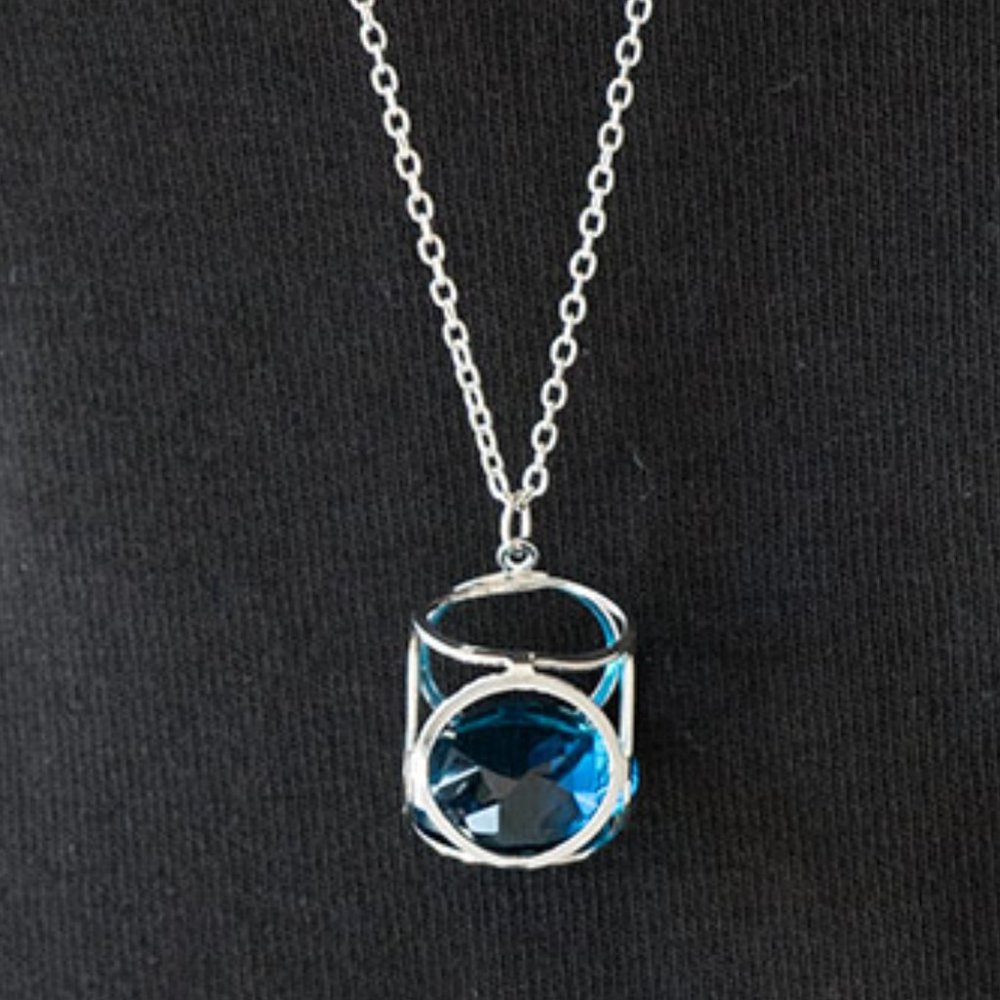 NWT Pandoras Box caged blue diamond necklace set